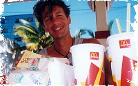 Andreas p&aring; McDonalds n&aring;gra minuter efter vi lagt till i Noumea